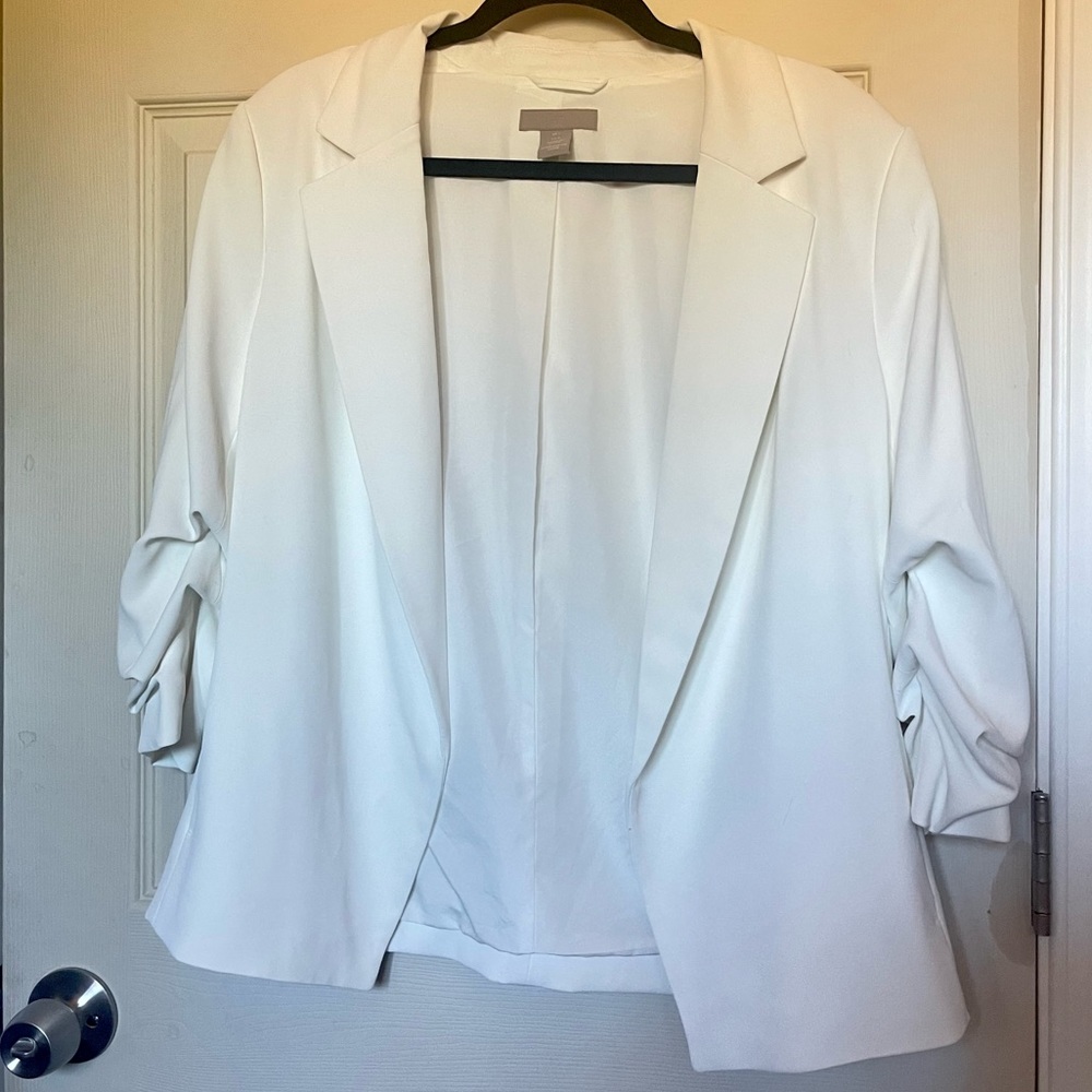 White quarter sleeve H&M blazer
